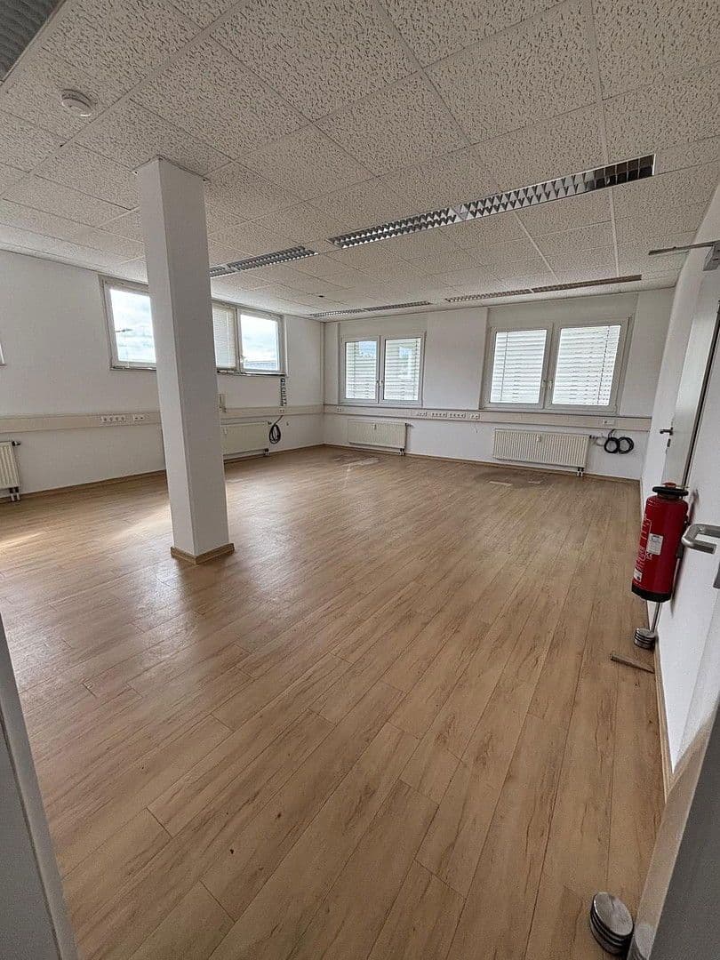Prenájom kancelárie 87 m², Blumenstr. 33a, Magstadt, Bádensko-Wurttembersko Prenájom kancelárie 87 m², Blumenstr. 33a, Magstadt, Bádensko-Wurttembersko