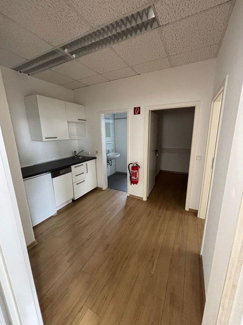 Prenájom kancelárie 87 m², Blumenstr. 33a, Magstadt, Bádensko-Wurttembersko Prenájom kancelárie 87 m², Blumenstr. 33a, Magstadt, Bádensko-Wurttembersko