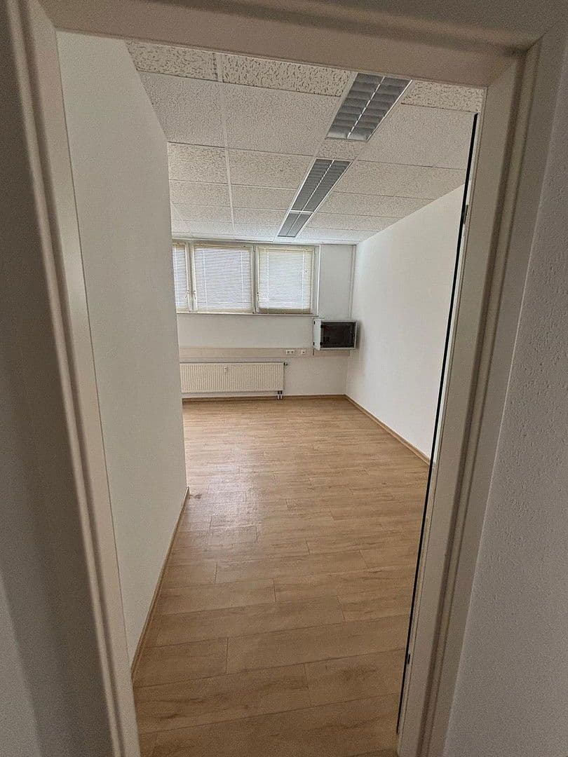 Prenájom kancelárie 87 m², Blumenstr. 33a, Magstadt, Bádensko-Wurttembersko Prenájom kancelárie 87 m², Blumenstr. 33a, Magstadt, Bádensko-Wurttembersko