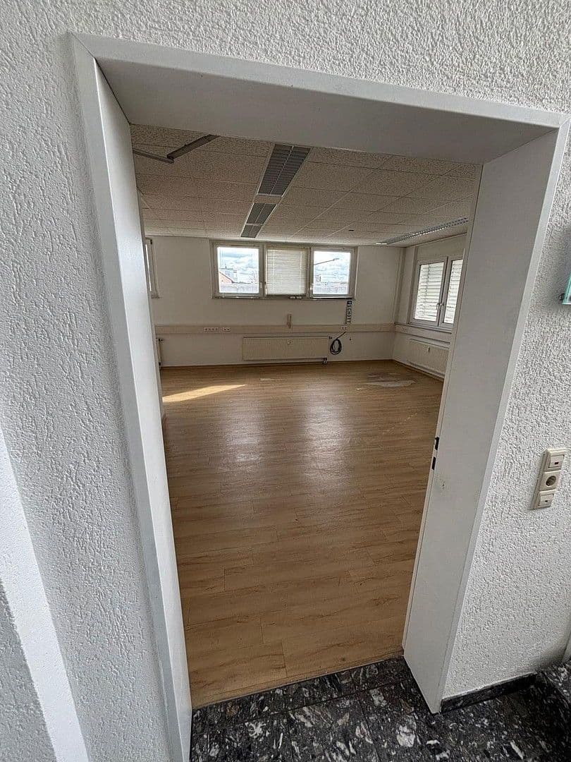 Prenájom kancelárie 87 m², Blumenstr. 33a, Magstadt, Bádensko-Wurttembersko Prenájom kancelárie 87 m², Blumenstr. 33a, Magstadt, Bádensko-Wurttembersko