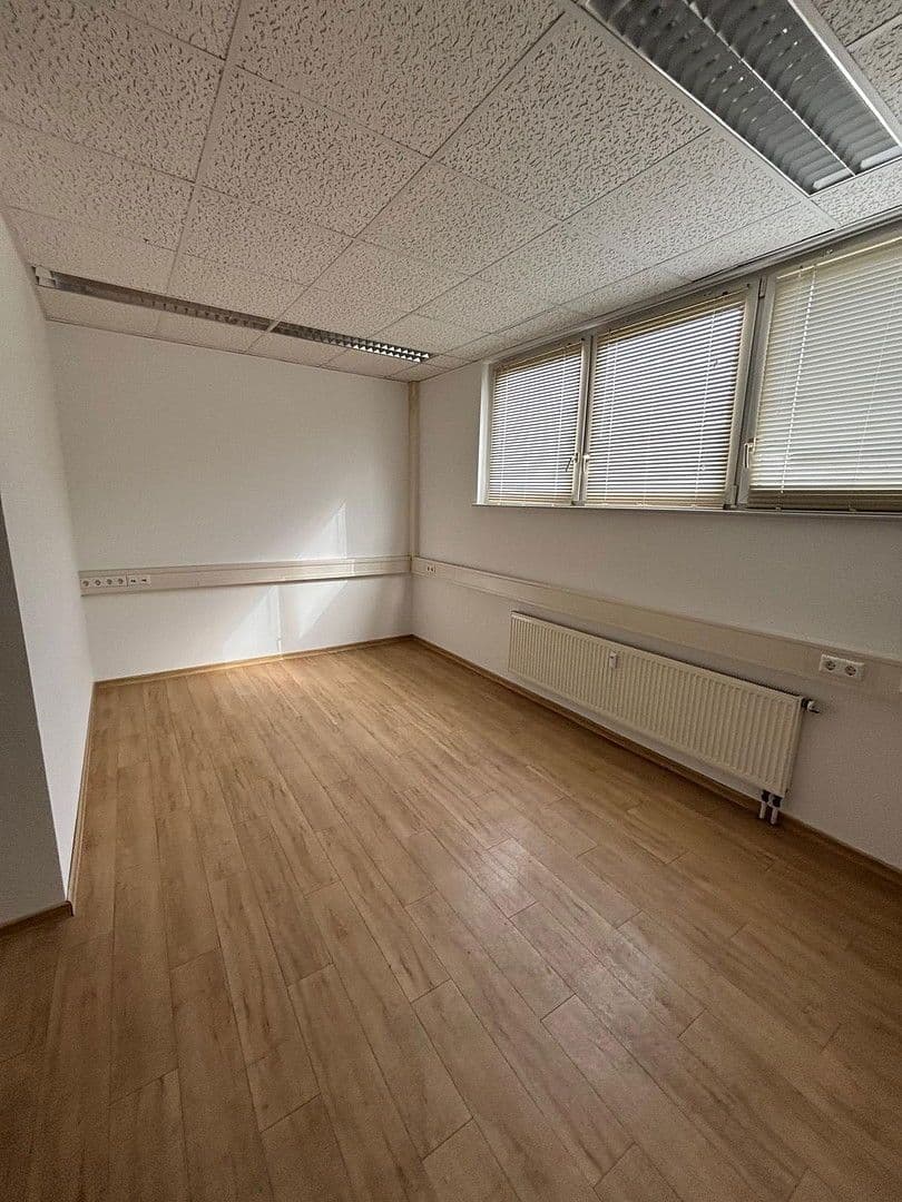 Prenájom kancelárie 87 m², Blumenstr. 33a, Magstadt, Bádensko-Wurttembersko Prenájom kancelárie 87 m², Blumenstr. 33a, Magstadt, Bádensko-Wurttembersko
