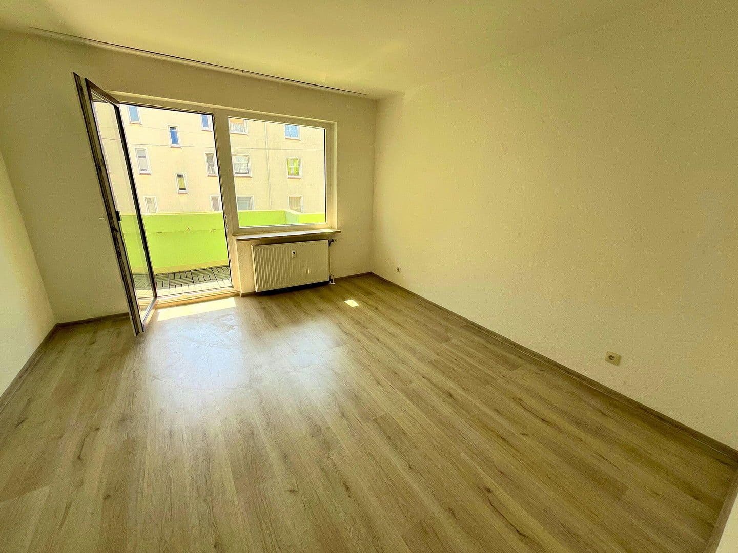 Prenájom bytu 4-izbový 101 m², Schlachthofstraße 9, Häfen - Bremerhaven, Brémy Prenájom bytu 4-izbový 101 m², Schlachthofstraße 9, Häfen - Bremerhaven, Brémy