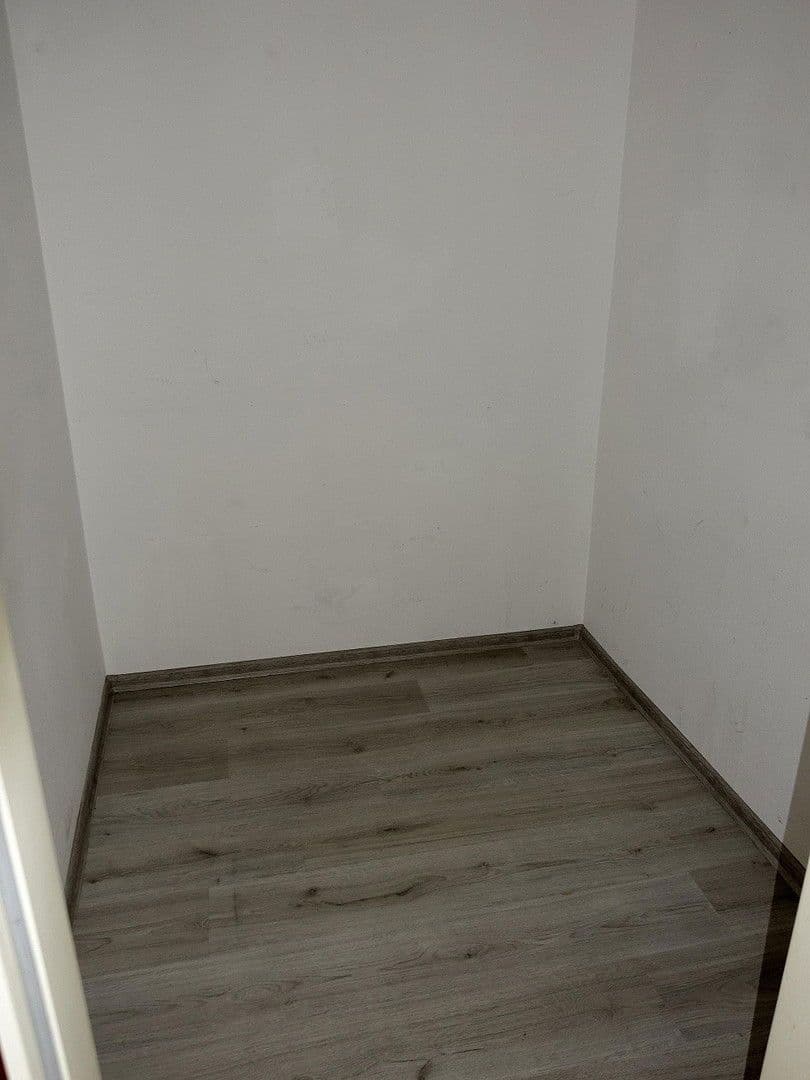 Prenájom bytu 4-izbový 101 m², Schlachthofstraße 9, Häfen - Bremerhaven, Brémy Prenájom bytu 4-izbový 101 m², Schlachthofstraße 9, Häfen - Bremerhaven, Brémy