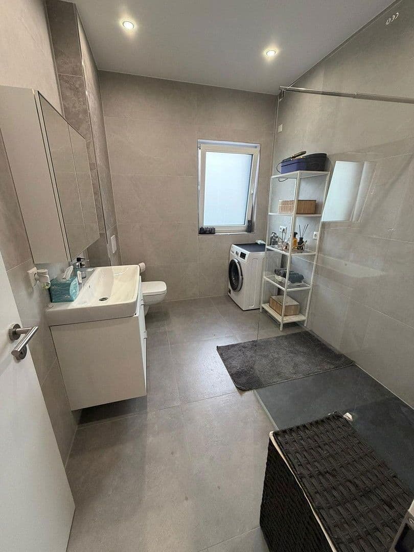 Prenájom bytu 3-izbový 85 m², Offenbach, Hesensko Prenájom bytu 3-izbový 85 m², Offenbach, Hesensko
