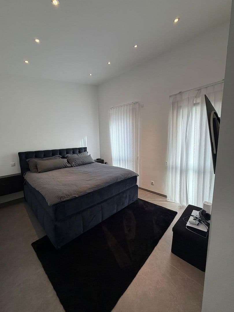 Prenájom bytu 3-izbový 85 m², Offenbach, Hesensko Prenájom bytu 3-izbový 85 m², Offenbach, Hesensko
