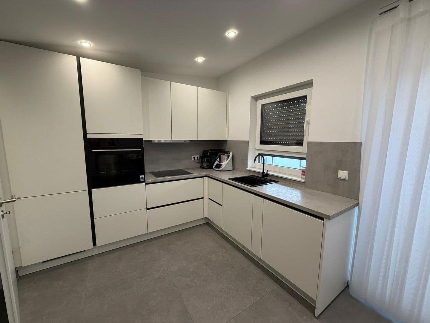 Prenájom bytu 3-izbový 85 m², Offenbach, Hesensko Prenájom bytu 3-izbový 85 m², Offenbach, Hesensko