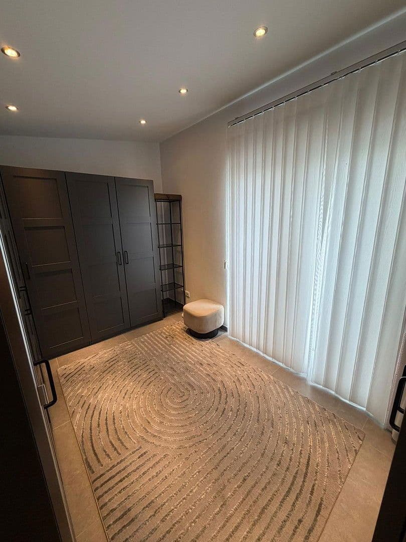 Prenájom bytu 3-izbový 85 m², Offenbach, Hesensko Prenájom bytu 3-izbový 85 m², Offenbach, Hesensko