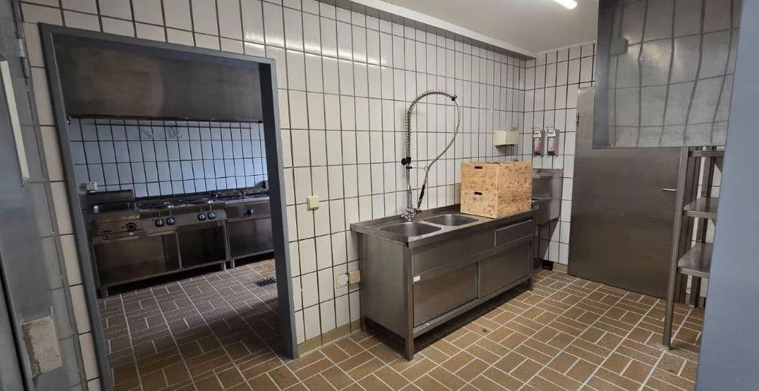 Prenájom nebytového priestoru 300 m², Baden-Baden, Bádensko-Wurttembersko Prenájom nebytového priestoru 300 m², Baden-Baden, Bádensko-Wurttembersko