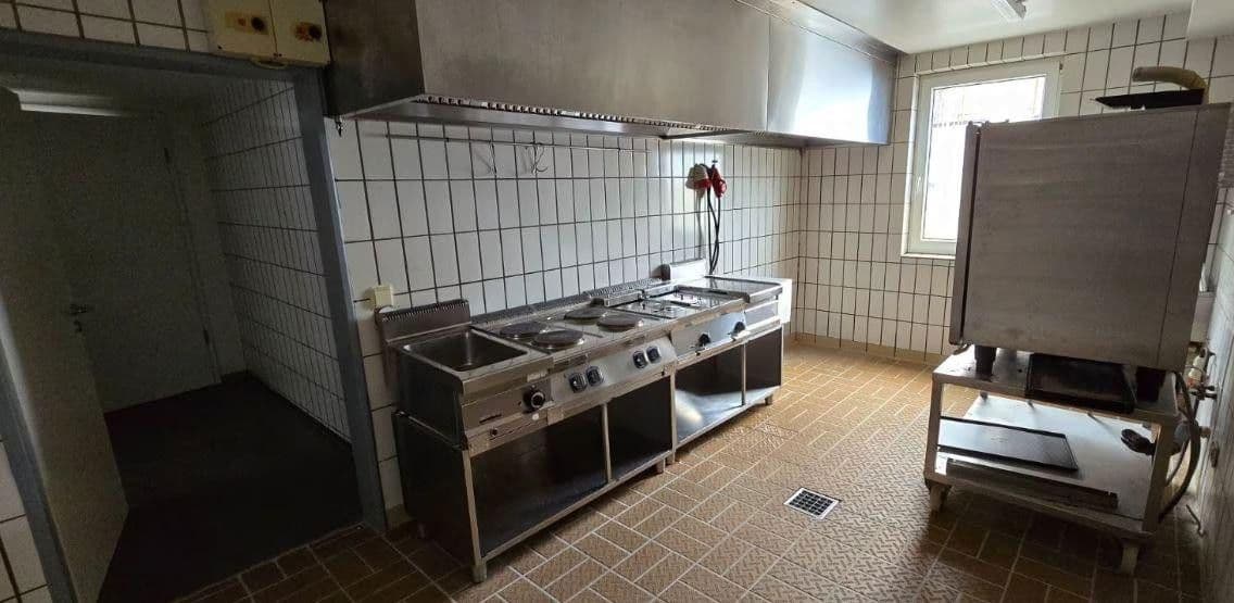 Prenájom nebytového priestoru 300 m², Baden-Baden, Bádensko-Wurttembersko Prenájom nebytového priestoru 300 m², Baden-Baden, Bádensko-Wurttembersko