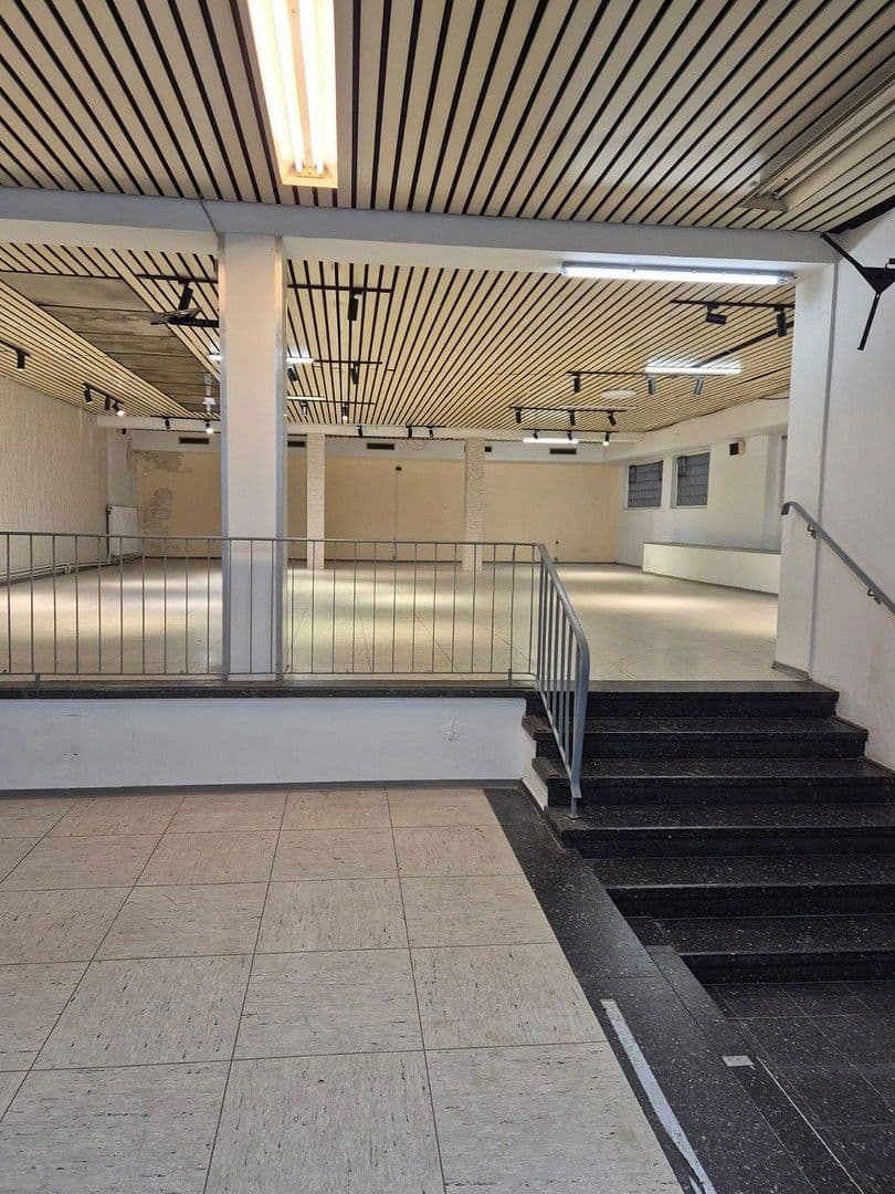 Prenájom nebytového priestoru 800 m², Gertherstr. 8-10, Bochum Gerthe, Severné Porýnie - Westfálsko Prenájom nebytového priestoru 800 m², Gertherstr. 8-10, Bochum Gerthe, Severné Porýnie - Westfálsko