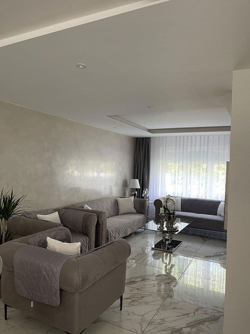 Predaj domu 189 m², pozemek 313 m², Schweinfurt, Bavorsko Predaj domu 189 m², pozemek 313 m², Schweinfurt, Bavorsko