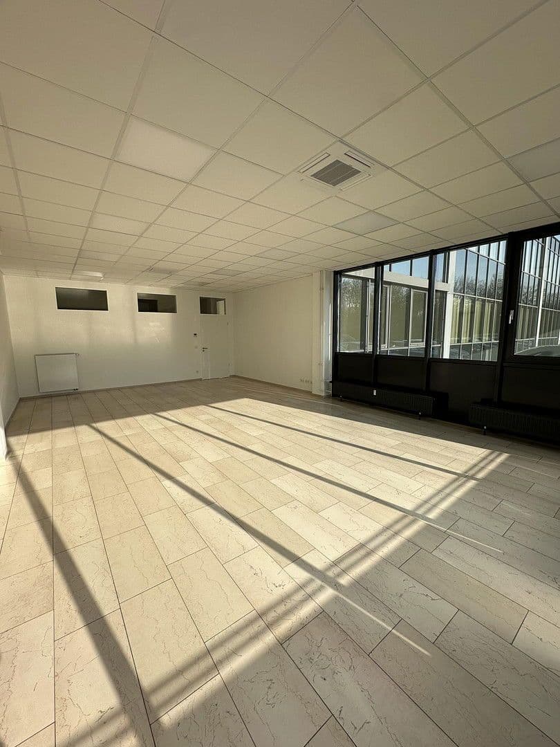 Prenájom kancelárie 162 m², Karl-Schurz-Straße, Paderborn, Severné Porýnie - Westfálsko Prenájom kancelárie 162 m², Karl-Schurz-Straße, Paderborn, Severné Porýnie - Westfálsko