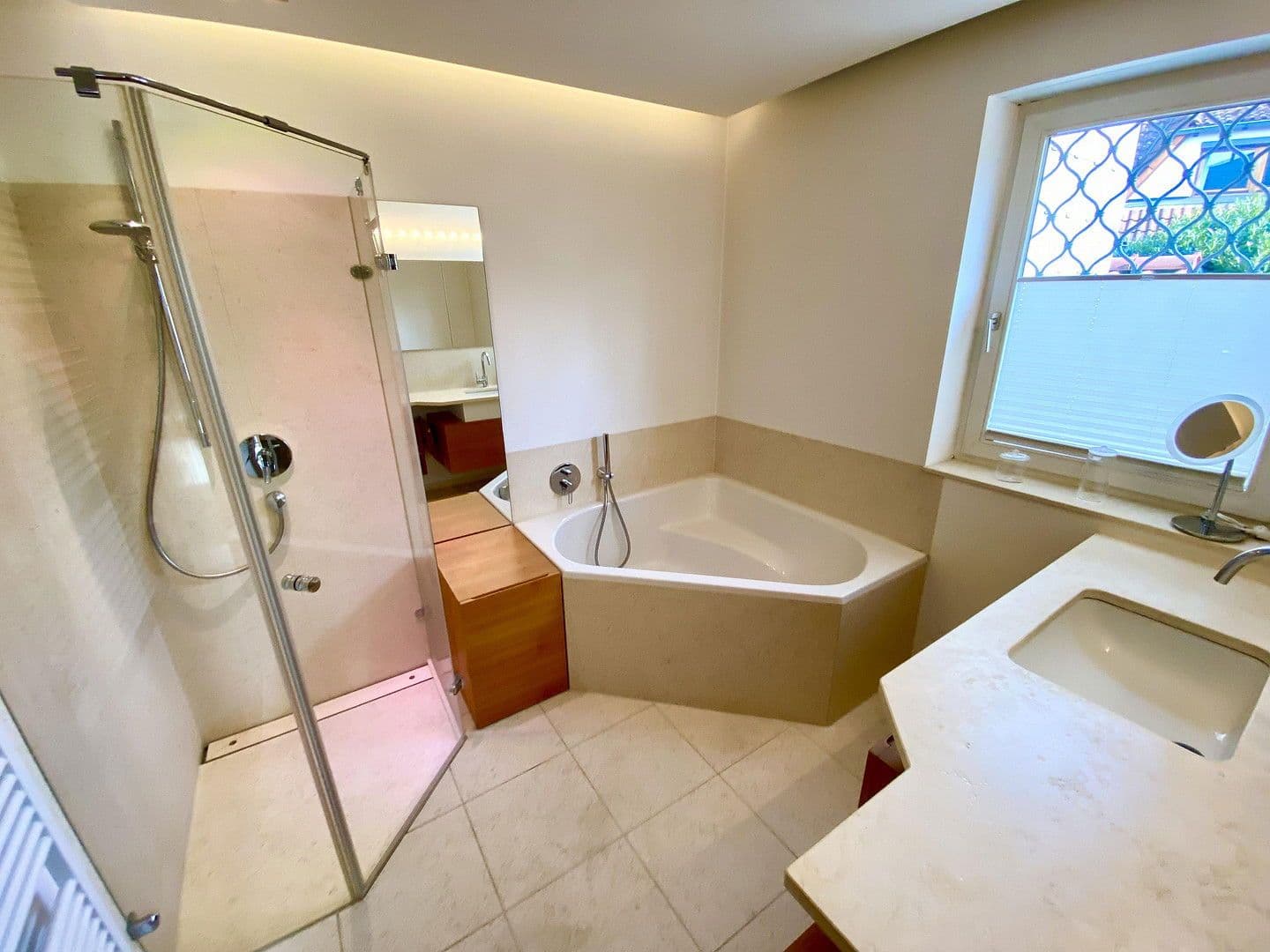 Predaj domu 230 m², pozemek 1.806 m², Am Mühlbach 1, Leinzell, Bádensko-Wurttembersko Predaj domu 230 m², pozemek 1.806 m², Am Mühlbach 1, Leinzell, Bádensko-Wurttembersko