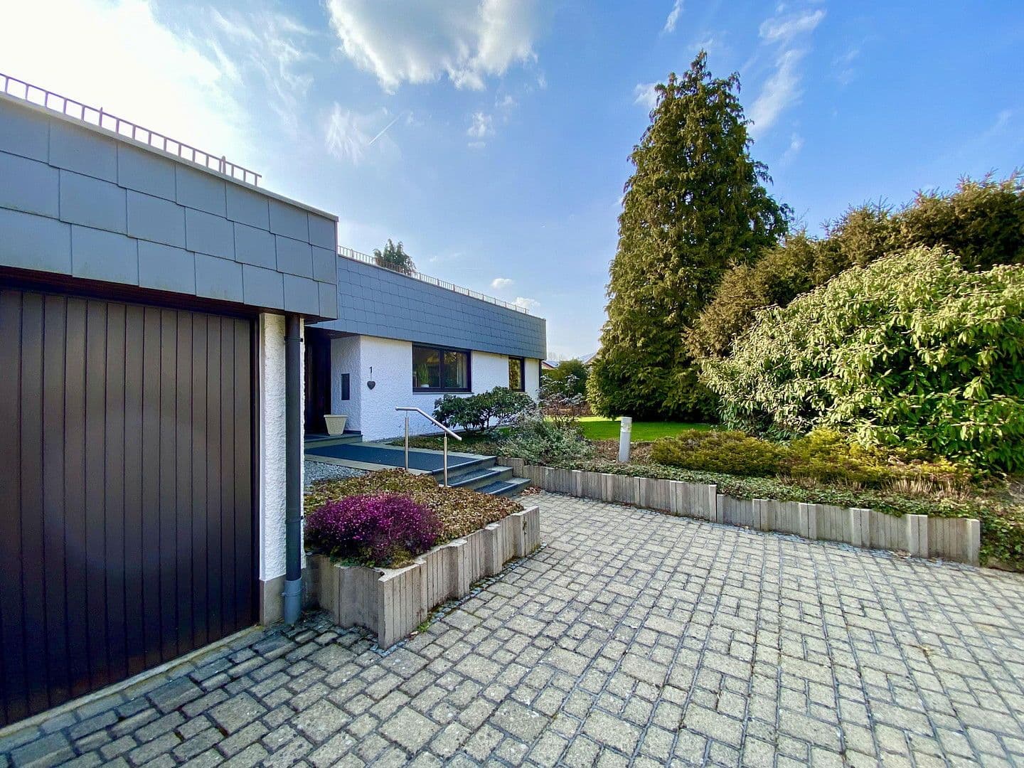 Predaj domu 230 m², pozemek 1.806 m², Am Mühlbach 1, Leinzell, Bádensko-Wurttembersko Predaj domu 230 m², pozemek 1.806 m², Am Mühlbach 1, Leinzell, Bádensko-Wurttembersko