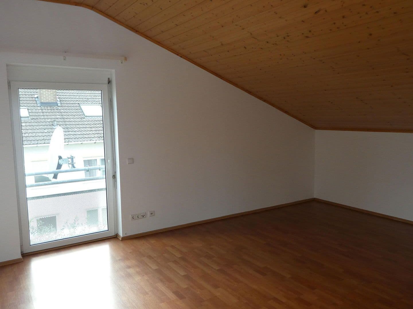 Prenájom domu 190 m², pozemek 300 m², Lerchenstrasse 2, Rodenbach, Porýnie-Falcko Prenájom domu 190 m², pozemek 300 m², Lerchenstrasse 2, Rodenbach, Porýnie-Falcko