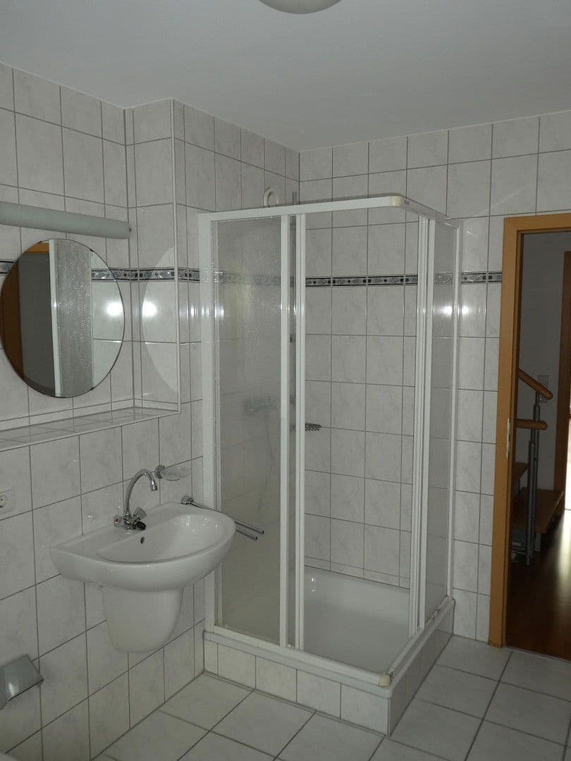 Prenájom domu 190 m², pozemek 300 m², Lerchenstrasse 2, Rodenbach, Porýnie-Falcko Prenájom domu 190 m², pozemek 300 m², Lerchenstrasse 2, Rodenbach, Porýnie-Falcko