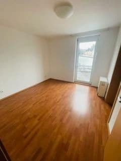 Prenájom domu 190 m², pozemek 300 m², Lerchenstrasse 2, Rodenbach, Porýnie-Falcko Prenájom domu 190 m², pozemek 300 m², Lerchenstrasse 2, Rodenbach, Porýnie-Falcko