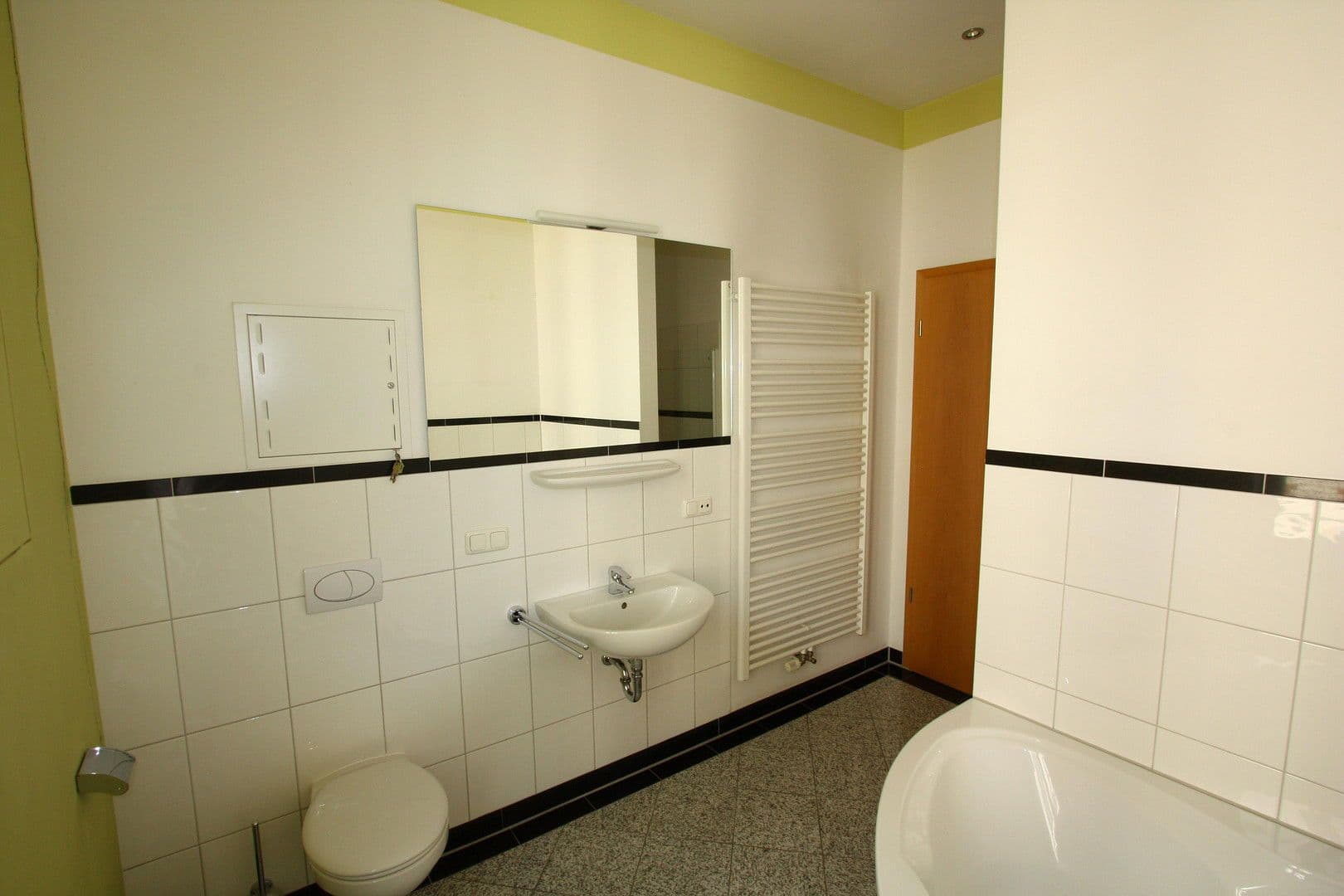 Prenájom bytu 4-izbový 165 m², Erfurt, Durínsko Prenájom bytu 4-izbový 165 m², Erfurt, Durínsko