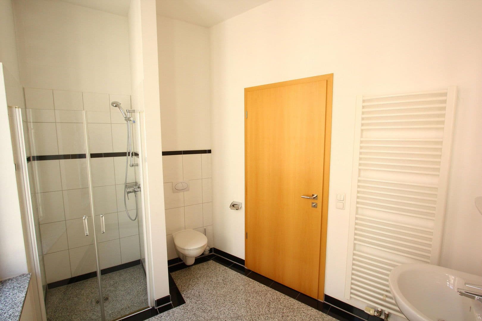 Prenájom bytu 4-izbový 165 m², Erfurt, Durínsko Prenájom bytu 4-izbový 165 m², Erfurt, Durínsko