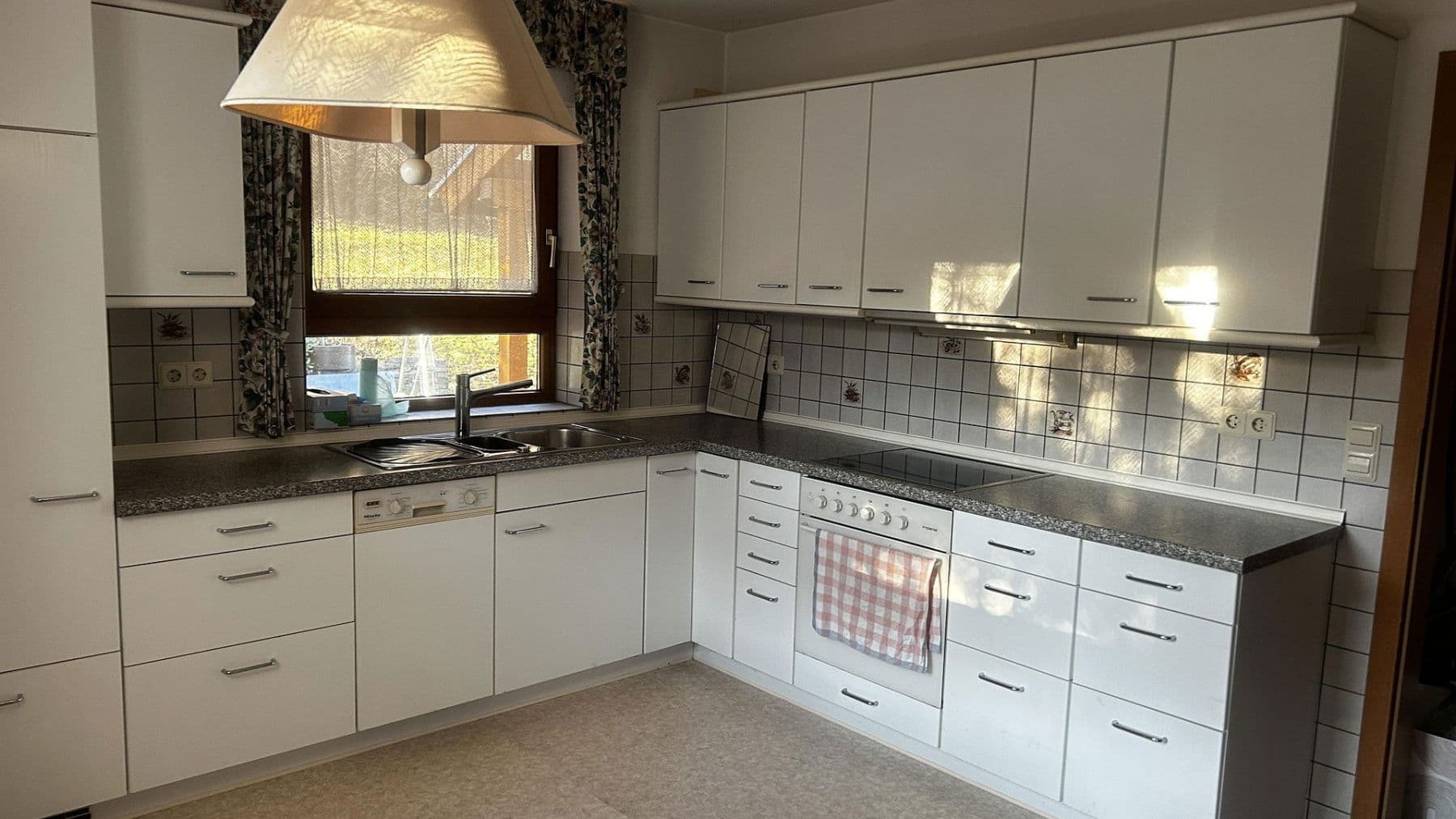 Predaj domu 305 m², pozemek 931 m², Balingen, Bádensko-Wurttembersko Predaj domu 305 m², pozemek 931 m², Balingen, Bádensko-Wurttembersko