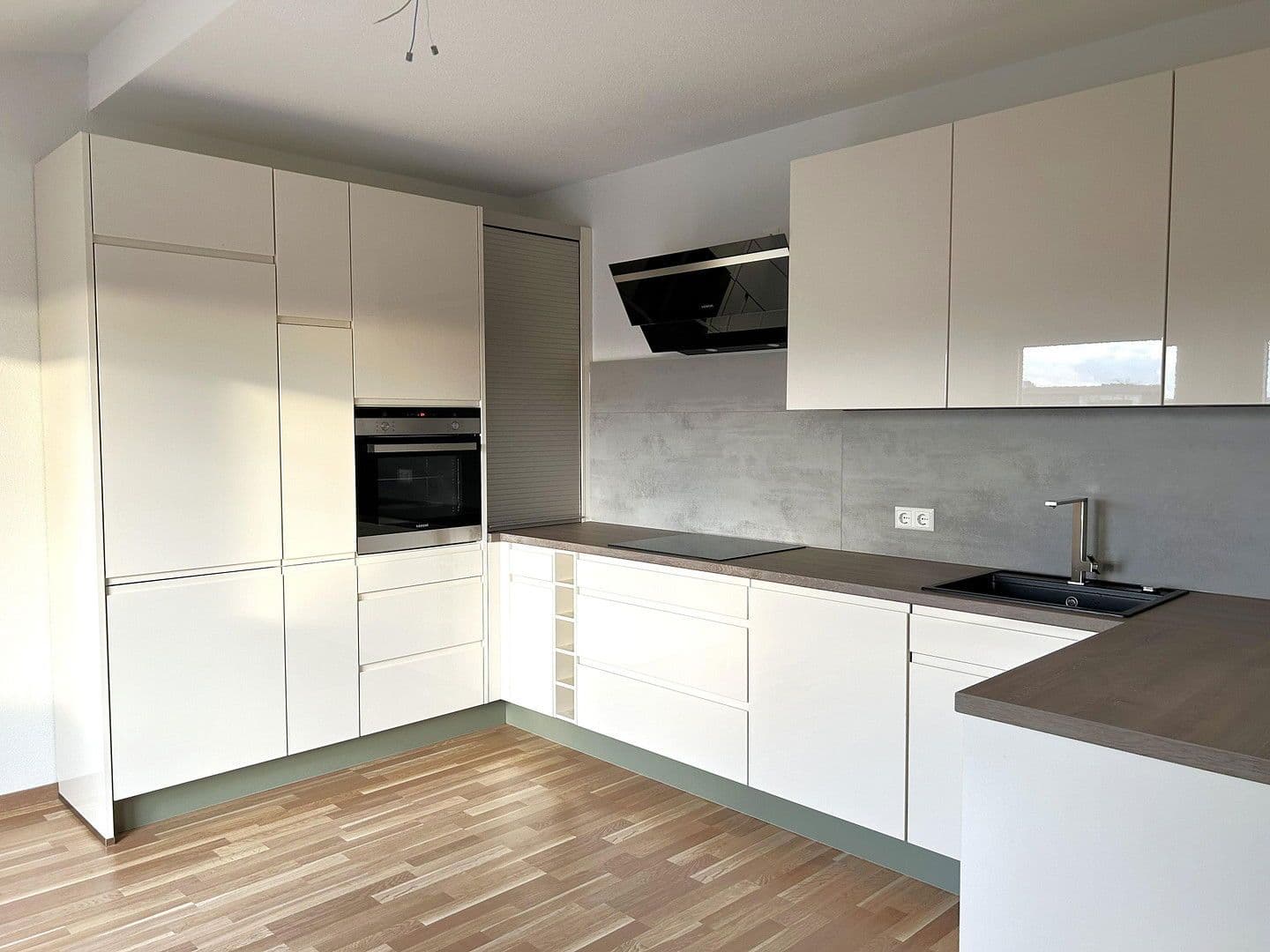 Prenájom bytu 4-izbový 120 m², Neuenburg am Rhein, Bádensko-Wurttembersko Prenájom bytu 4-izbový 120 m², Neuenburg am Rhein, Bádensko-Wurttembersko