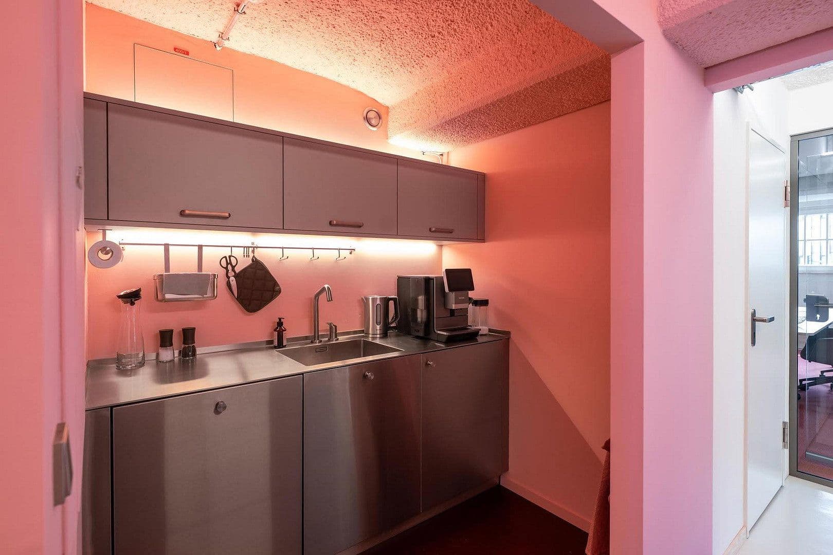 Prenájom kancelárie 17 m², Haßstraße 13/15, Kiel, Šlezvicko-Holštajnsko Prenájom kancelárie 17 m², Haßstraße 13/15, Kiel, Šlezvicko-Holštajnsko
