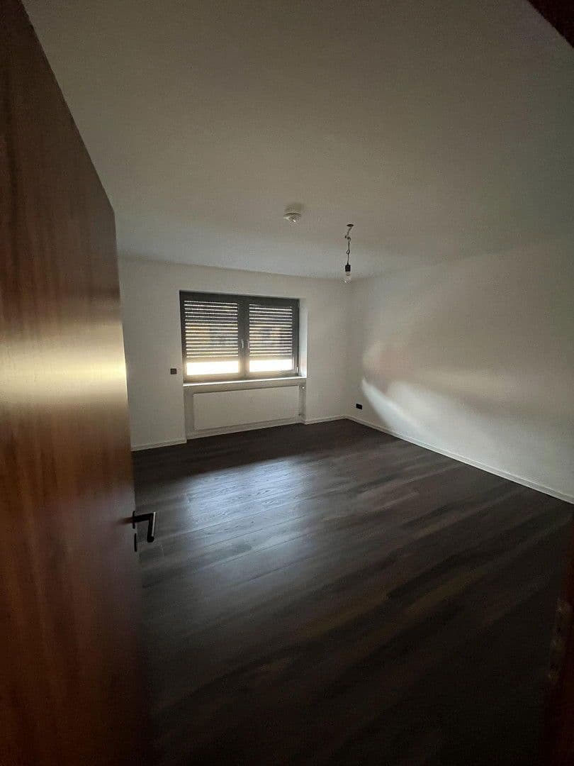 Prenájom bytu 3-izbový 115 m², Bibliser Strasse 10, Mannheim, Bádensko-Wurttembersko Prenájom bytu 3-izbový 115 m², Bibliser Strasse 10, Mannheim, Bádensko-Wurttembersko