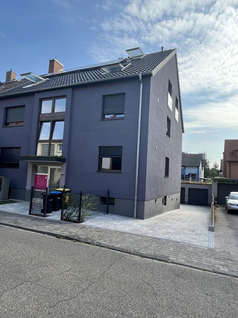 Prenájom bytu 3-izbový 115 m², Bibliser Strasse 10, Mannheim, Bádensko-Wurttembersko Prenájom bytu 3-izbový 115 m², Bibliser Strasse 10, Mannheim, Bádensko-Wurttembersko