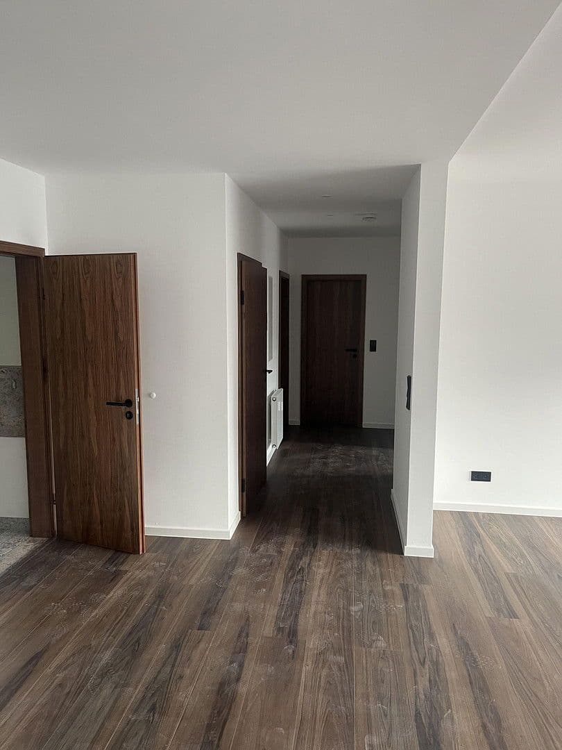 Prenájom bytu 3-izbový 115 m², Bibliser Strasse 10, Mannheim, Bádensko-Wurttembersko Prenájom bytu 3-izbový 115 m², Bibliser Strasse 10, Mannheim, Bádensko-Wurttembersko