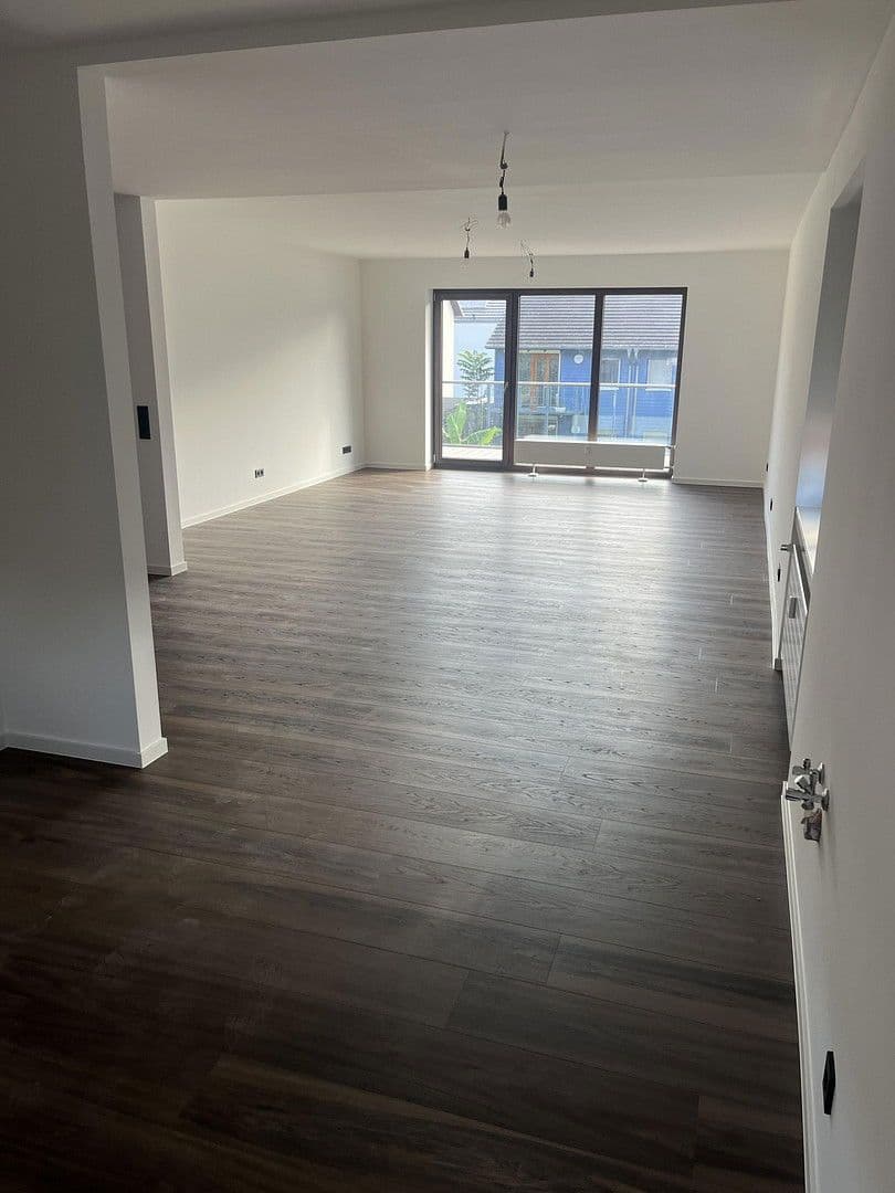 Prenájom bytu 3-izbový 115 m², Bibliser Strasse 10, Mannheim, Bádensko-Wurttembersko Prenájom bytu 3-izbový 115 m², Bibliser Strasse 10, Mannheim, Bádensko-Wurttembersko