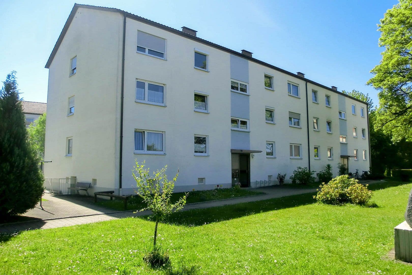 Prenájom bytu 3-izbový 80 m², Länderöschstr. 26, Friedrichshafen, Bádensko-Wurttembersko Prenájom bytu 3-izbový 80 m², Länderöschstr. 26, Friedrichshafen, Bádensko-Wurttembersko