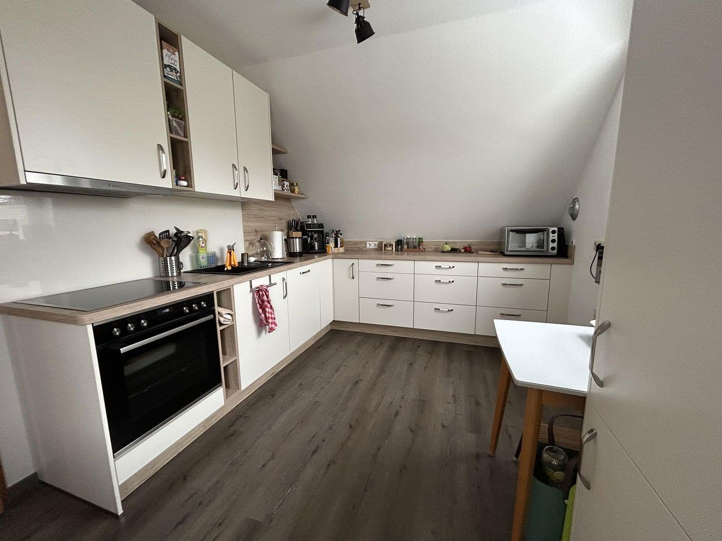 Prenájom bytu 3-izbový 84 m², Hannover, Dolné Sasko Prenájom bytu 3-izbový 84 m², Hannover, Dolné Sasko