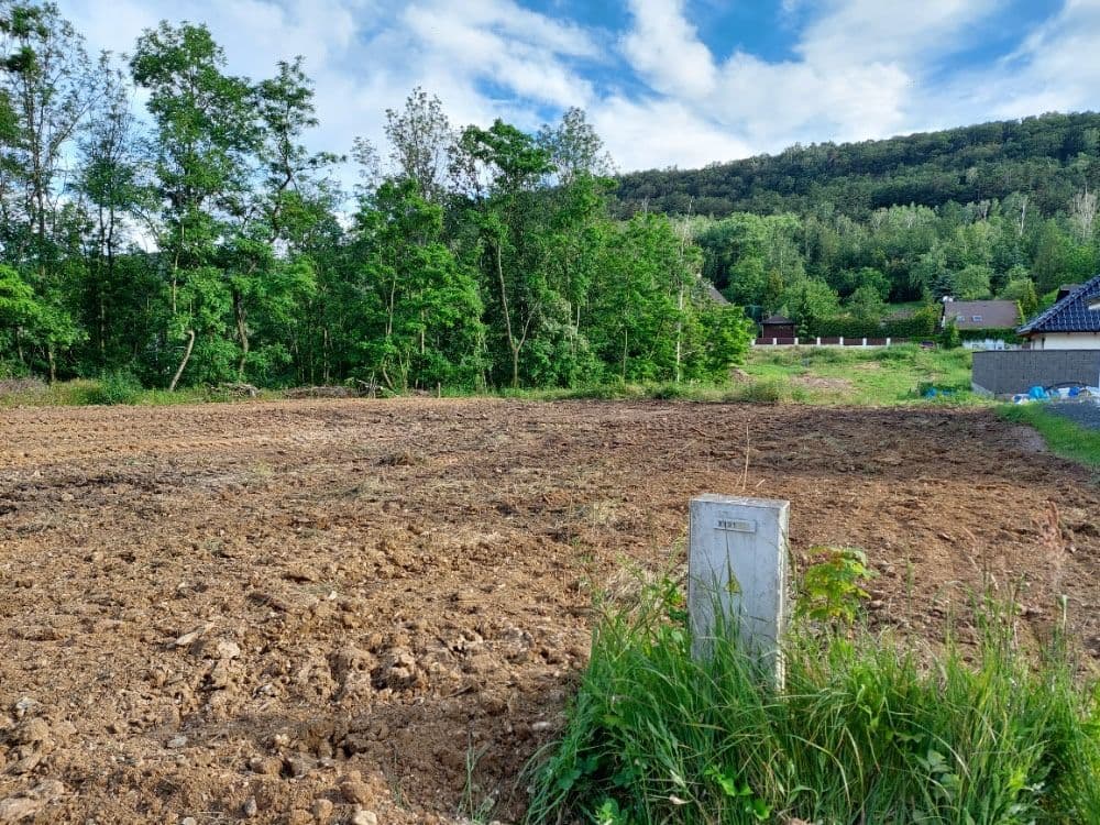 Predaj pozemku 947 m², Hořanská cesta, Most, Ústecký kraj Predaj pozemku 947 m², Hořanská cesta, Most, Ústecký kraj