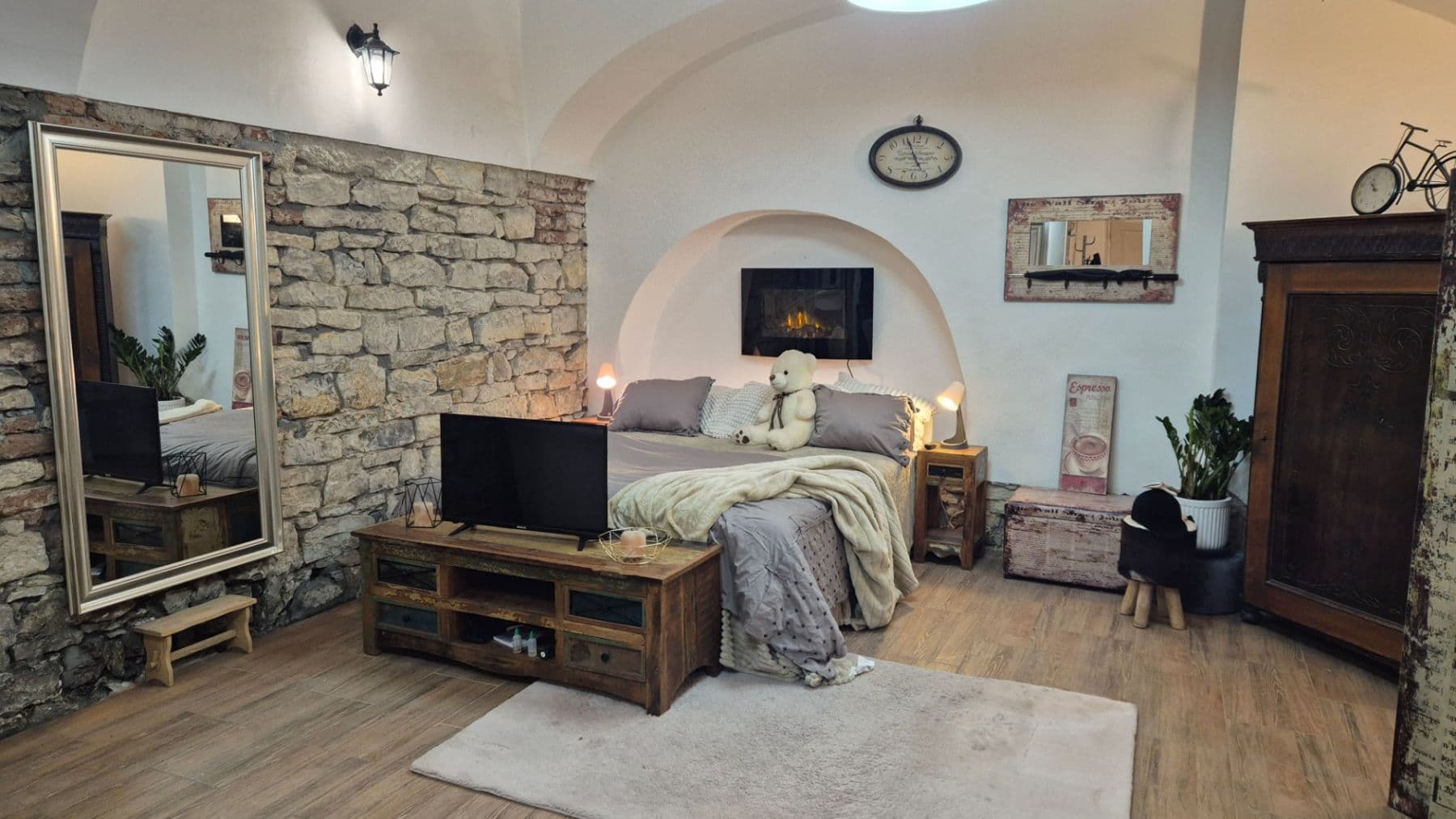 Predaj bytu 1-izbový 50 m², Prvního pluku, Praha, Praha Predaj bytu 1-izbový 50 m², Prvního pluku, Praha, Praha