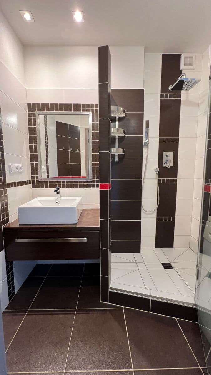 Prenájom bytu 3-izbový 78 m², Krčínova, České Budějovice, Jihočeský kraj Prenájom bytu 3-izbový 78 m², Krčínova, České Budějovice, Jihočeský kraj