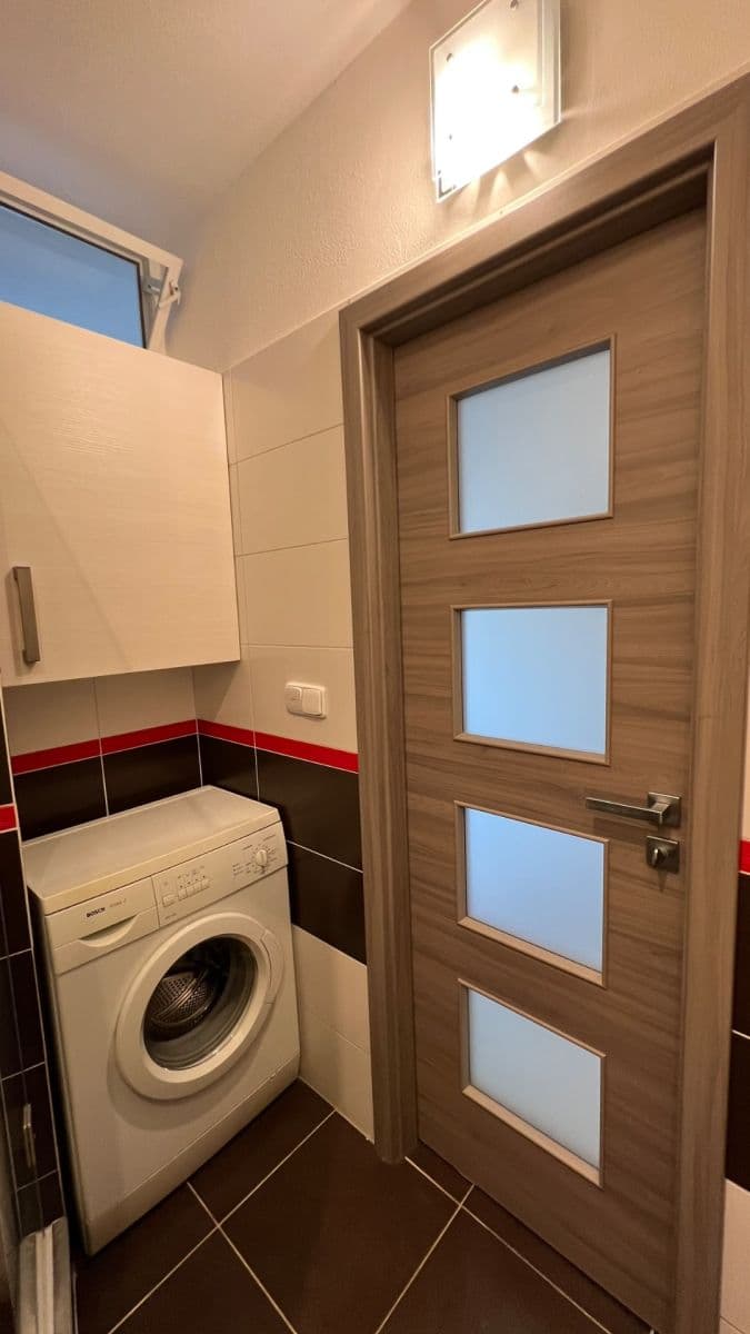 Prenájom bytu 3-izbový 78 m², Krčínova, České Budějovice, Jihočeský kraj Prenájom bytu 3-izbový 78 m², Krčínova, České Budějovice, Jihočeský kraj