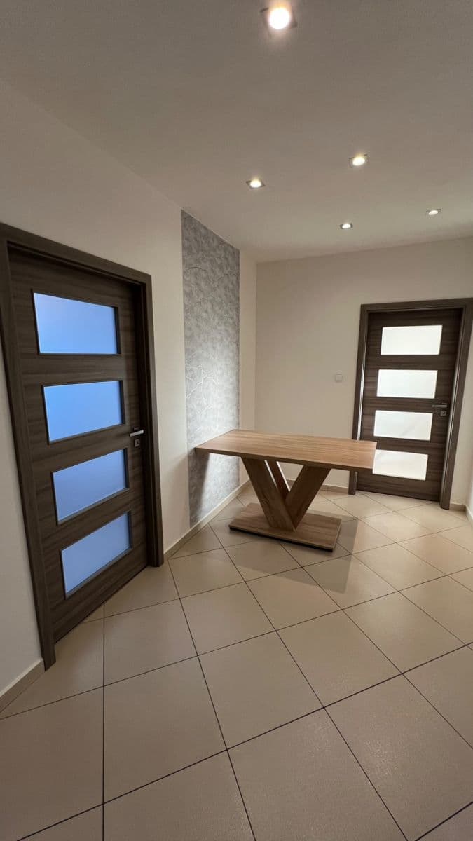 Prenájom bytu 3-izbový 78 m², Krčínova, České Budějovice, Jihočeský kraj Prenájom bytu 3-izbový 78 m², Krčínova, České Budějovice, Jihočeský kraj