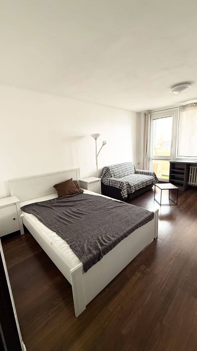 Prenájom bytu 1-izbový 34 m², Hvězdova, Praha, Praha Prenájom bytu 1-izbový 34 m², Hvězdova, Praha, Praha