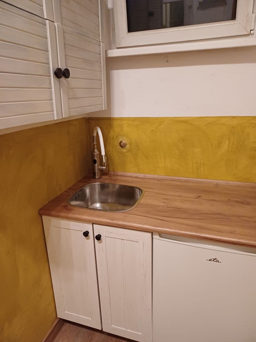 Prenájom bytu 1-izbový 31 m², Komunardů, Praha, Praha Prenájom bytu 1-izbový 31 m², Komunardů, Praha, Praha