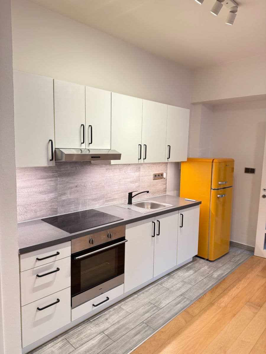 Prenájom bytu 1-izbový 45 m², Mydlářka, Praha, Praha Prenájom bytu 1-izbový 45 m², Mydlářka, Praha, Praha