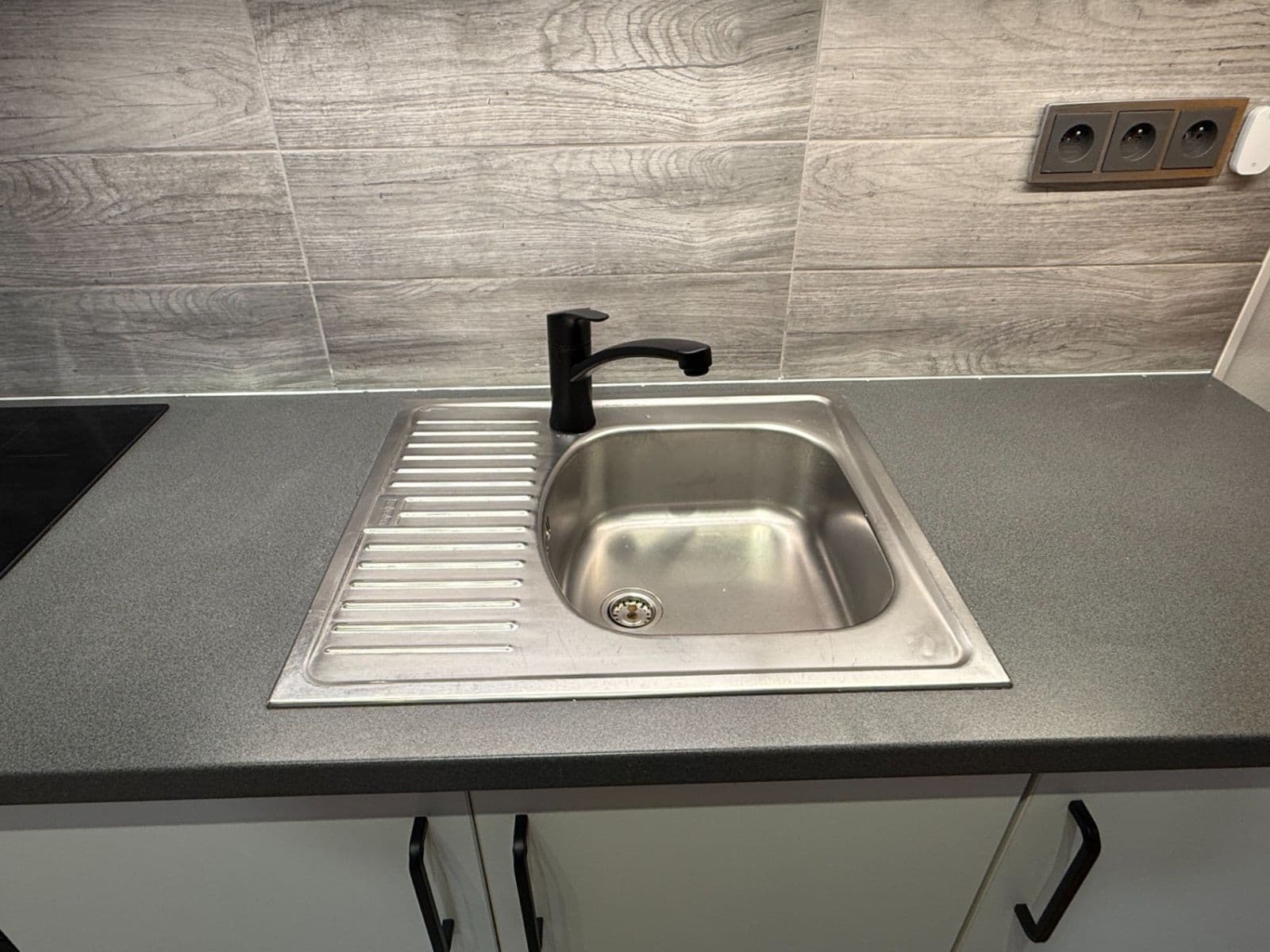 Prenájom bytu 1-izbový 45 m², Mydlářka, Praha, Praha Prenájom bytu 1-izbový 45 m², Mydlářka, Praha, Praha