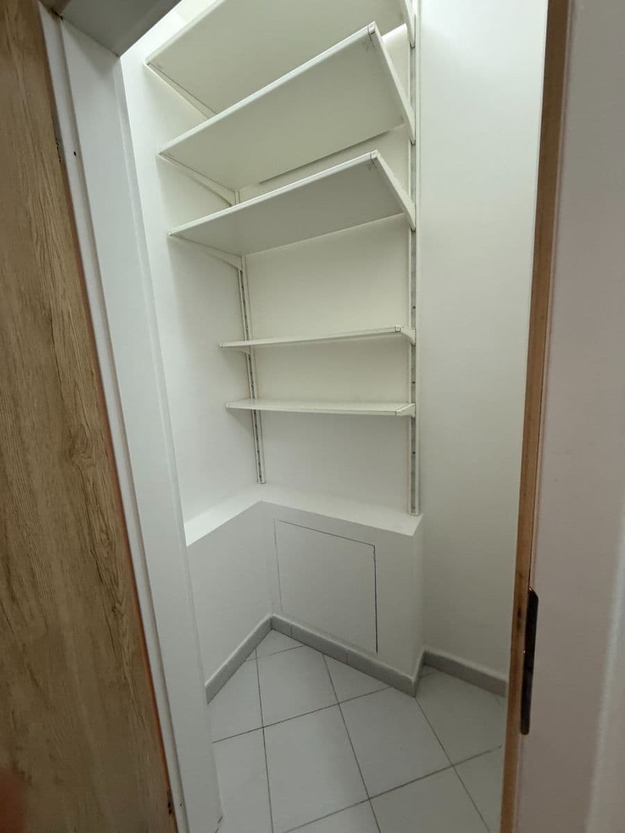 Prenájom bytu 1-izbový 45 m², Mydlářka, Praha, Praha Prenájom bytu 1-izbový 45 m², Mydlářka, Praha, Praha