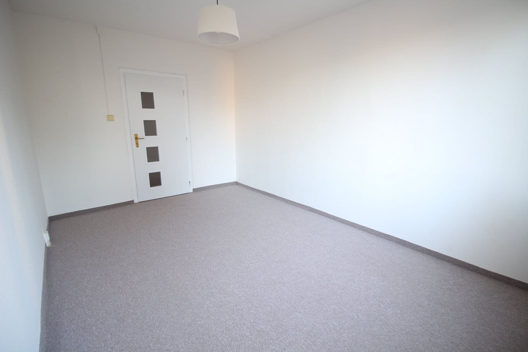 Prenájom bytu 3-izbový 80 m², Volkova, Praha, Praha Prenájom bytu 3-izbový 80 m², Volkova, Praha, Praha