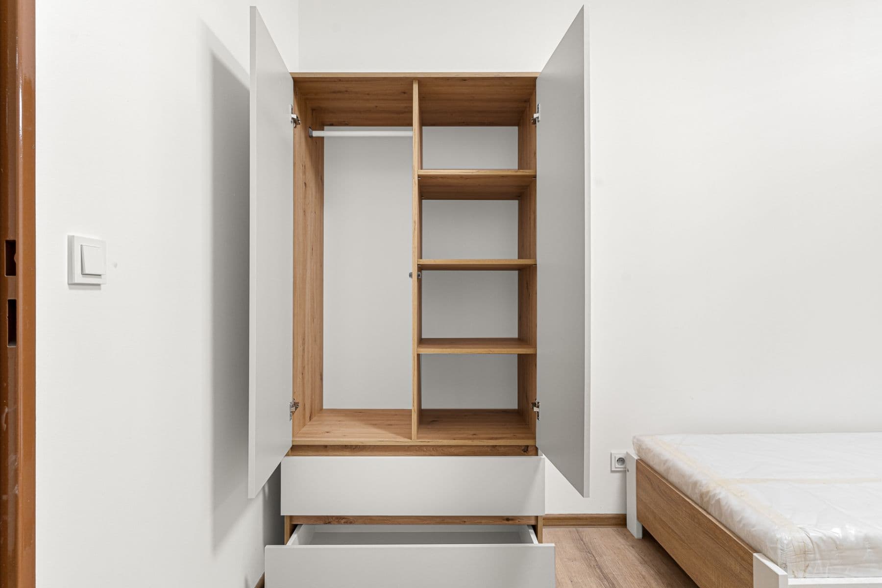 Prenájom bytu 5-izbový 123 m², Krátká, Praha, Praha Prenájom bytu 5-izbový 123 m², Krátká, Praha, Praha