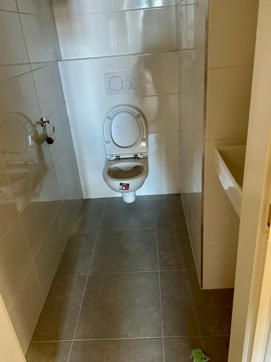 Prenájom bytu 4-izbový 101 m², U Nádražní lávky, Praha, Praha Prenájom bytu 4-izbový 101 m², U Nádražní lávky, Praha, Praha