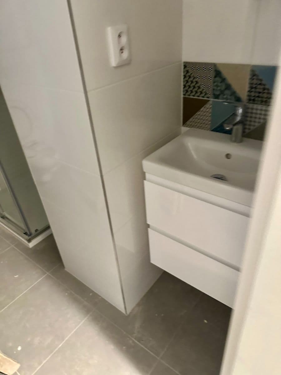 Prenájom bytu 4-izbový 101 m², U Nádražní lávky, Praha, Praha Prenájom bytu 4-izbový 101 m², U Nádražní lávky, Praha, Praha