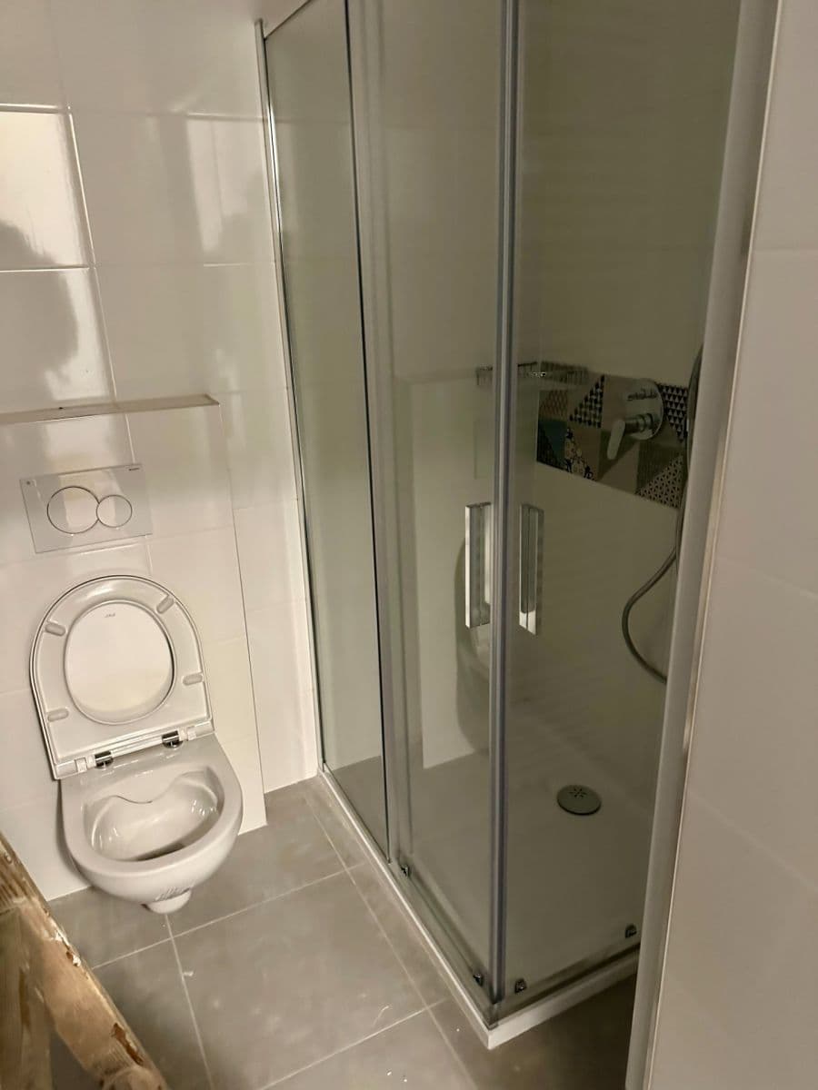 Prenájom bytu 4-izbový 101 m², U Nádražní lávky, Praha, Praha Prenájom bytu 4-izbový 101 m², U Nádražní lávky, Praha, Praha