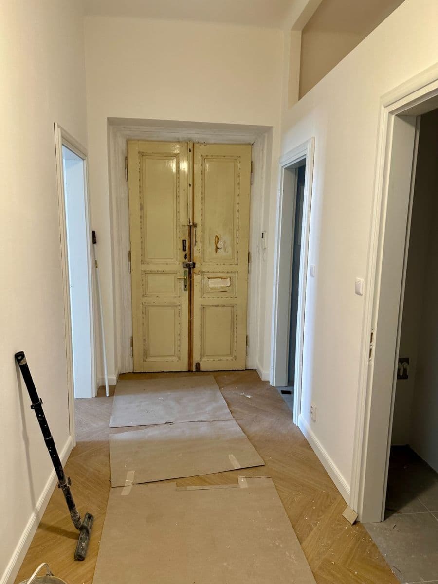 Prenájom bytu 4-izbový 101 m², U Nádražní lávky, Praha, Praha Prenájom bytu 4-izbový 101 m², U Nádražní lávky, Praha, Praha