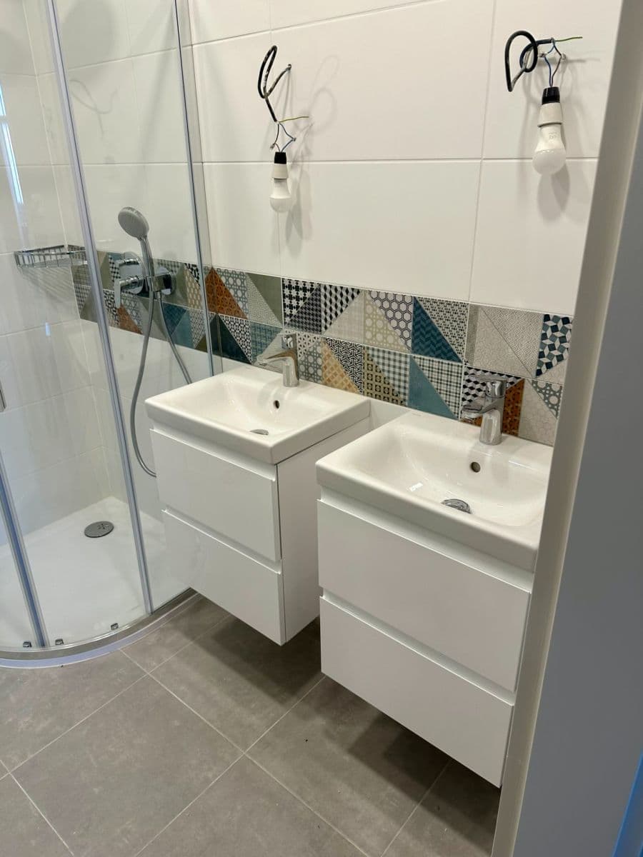 Prenájom bytu 4-izbový 101 m², U Nádražní lávky, Praha, Praha Prenájom bytu 4-izbový 101 m², U Nádražní lávky, Praha, Praha