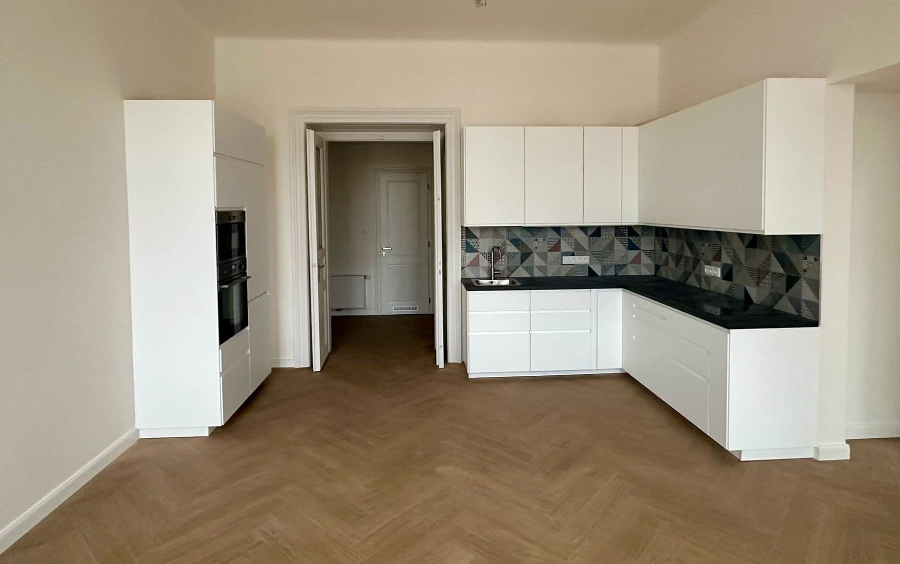 Prenájom bytu 4-izbový 101 m², U Nádražní lávky, Praha, Praha Prenájom bytu 4-izbový 101 m², U Nádražní lávky, Praha, Praha